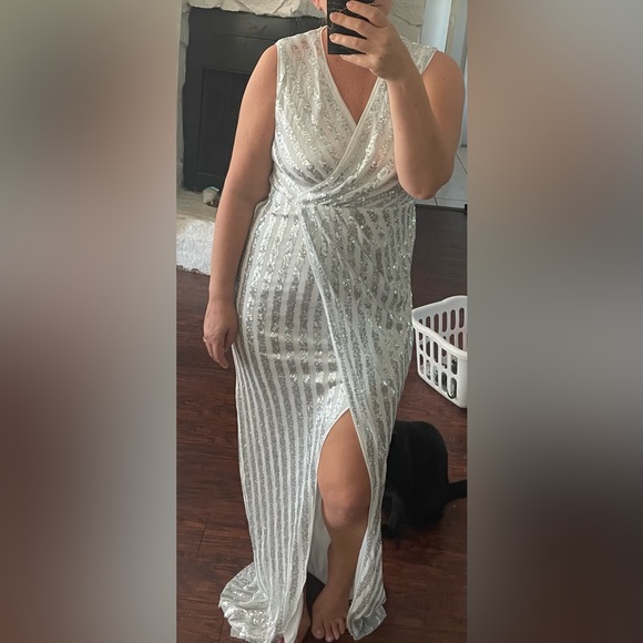 White and silver sequined dress sz large - Picture 4 of 4